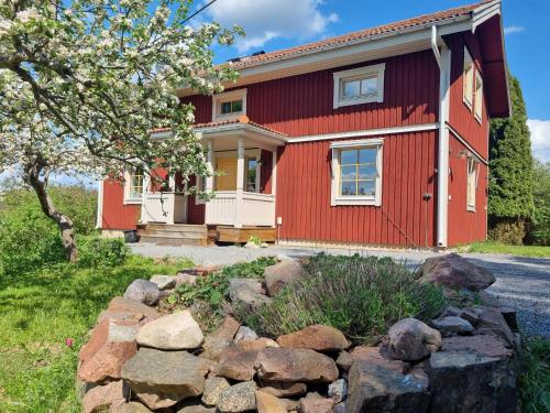 Sällinge House - Cozy Villa with Fireplace and Garden close to Uppsala - Accommodation