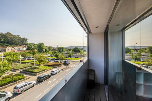 Nomads Lux - 2BDR & Parking Flores Square Porto