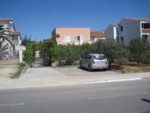 2 bedrooms, 3 beds