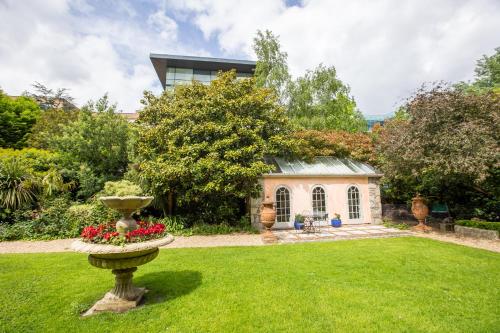 Studio with Garden View room in Ballsbridge Apartments