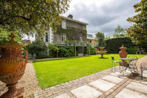 Studio with Garden View image 9