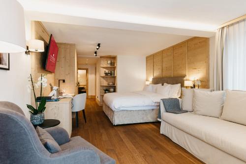Suite, family