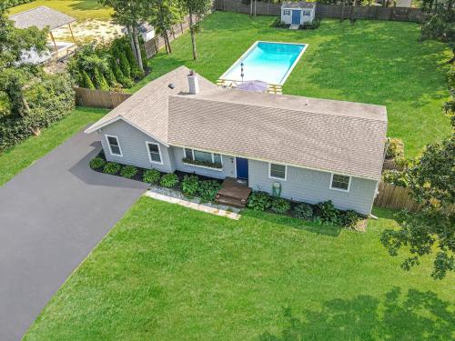 Luxurious Hamptons House with Heated Pool & Grill in Hemptonbeja (NY)