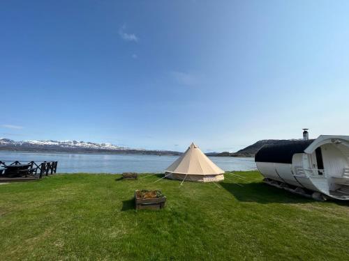 Sandtorgholmen Glamping - Tap to explore photos