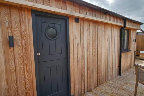 Humberston Boathouse Lodges with Hot Tub - Cleethorpes Beach Cabin Chalet