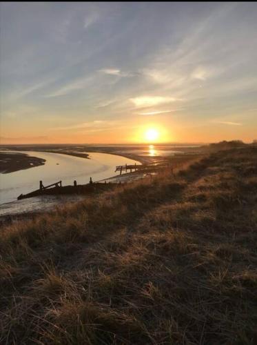 Humberston Boathouse Lodges with Hot Tub - Cleethorpes Beach Cabin Chalet