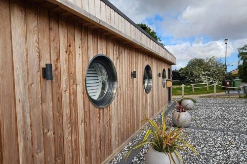 Humberston Boathouse Lodges with Hot Tub - Cleethorpes Beach Cabin Chalet