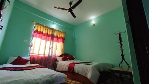 Deluxe Room (2 Adults + 1 Child) image 3