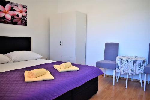  Rooms in family house Vera in Mundanije