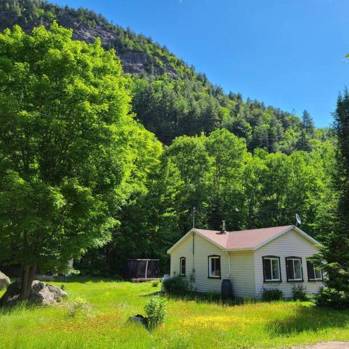 Chalet Falaise - Au pied d'une montagne - accès au ski & randonnée