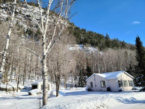 Chalet Falaise - Au pied d'une montagne - accès au ski & randonnée