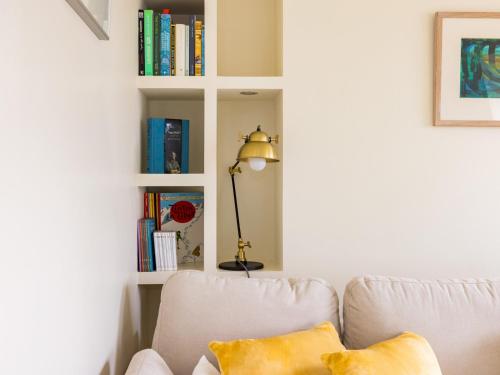 Pass the Keys Elegant Garden Apartment, West Brompton