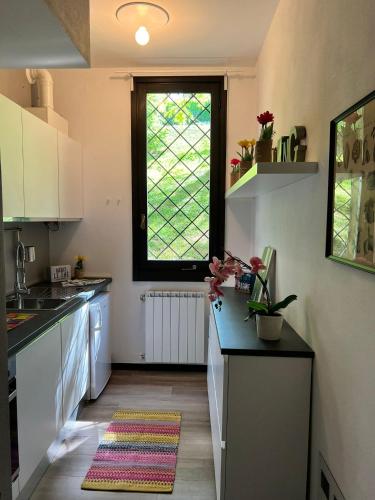 廚房, Bnbook Casa Luccio VistaLago Ispra in 伊斯普拉
