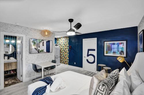 Hollywood Apartments Host by BeeNomad in Hollywood, USA