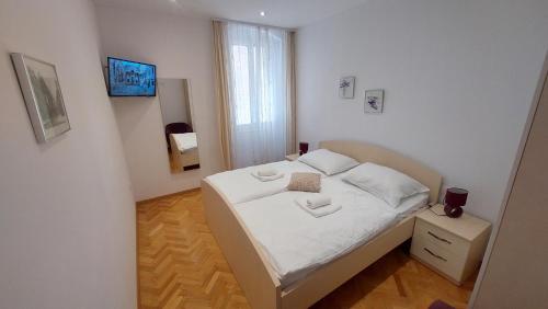 3M Peristil, Split (photo 7)
