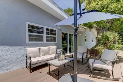 Spacious 3 Bedroom PET FRIENDLY!- Close to beach! in ทาร์ปอน สปริงส์ (เอฟแอล)