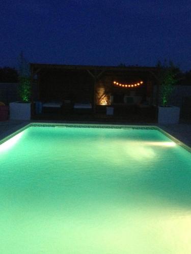 Chambres d hôtes au calme avec piscine et jacuzzi