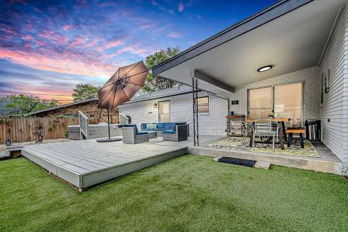 Taste of Tuscany - Hot Tub Fire Pit & Pool Table