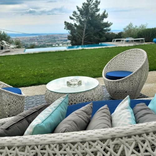 Holiday house in Split with sea view, terrace, air conditioning, WiFi 4937-1