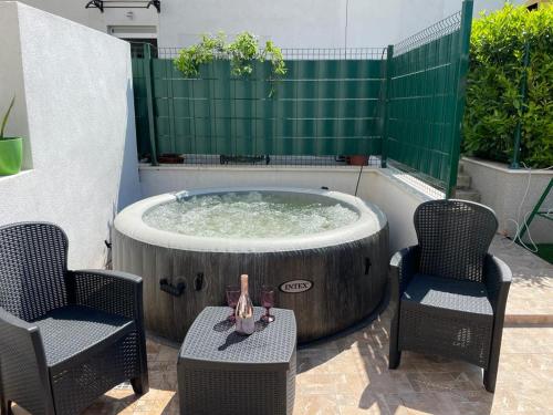  LUXURY APARTMENT NEAR BEACH, Pension in Podstrana