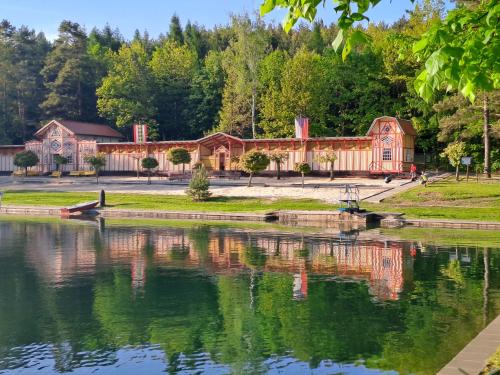 ที่เที่ยวใกล้ที่พัก, VÍCHOVA VILA_1935 - funkcionalistický skvost v Hořicích v Podkrkonoší (VICHOVA VILA_1935 - funkcionalisticky skvost v Horicich v Podkrkonosi) in ออริเซ