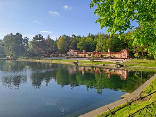 ที่เที่ยวใกล้ที่พัก, VÍCHOVA VILA_1935 - funkcionalistický skvost v Hořicích v Podkrkonoší (VICHOVA VILA_1935 - funkcionalisticky skvost v Horicich v Podkrkonosi) in ออริเซ