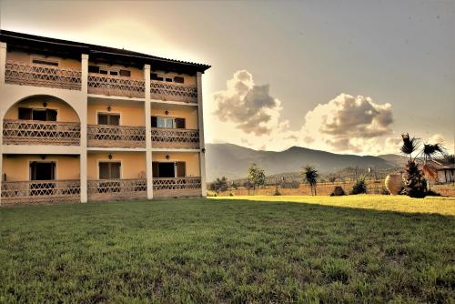  Elpida Hotel, Alikanas bei Makhairádhon