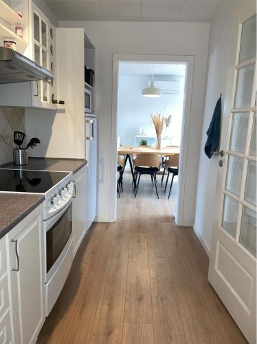 ห้องครัว, Hyggeligt sommerhus i Jerup in ใจกลางเมืองเยรูป