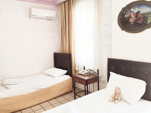 Standard Double Room image 7
