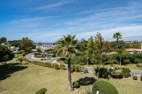 BmyGuest - Quinta do Lago Terrace Apartment II in Almancil