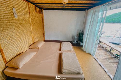 3 bedrooms, 6 beds