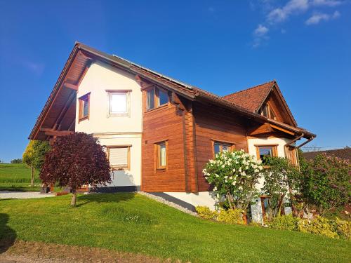 Steewer Landhaus gemutliche Ferienwohnung bis 6 Pers in ruhiger Ortsrandlage in Grossmaischeid (Rhineland-Palatinate)
