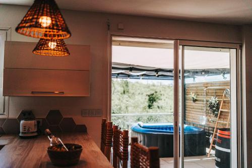 Maloé Lodge T2 (2 min à pieds plage et surf) (Maloe Lodge T2 (2 min a pieds plage et surf)) in เบราร์ด