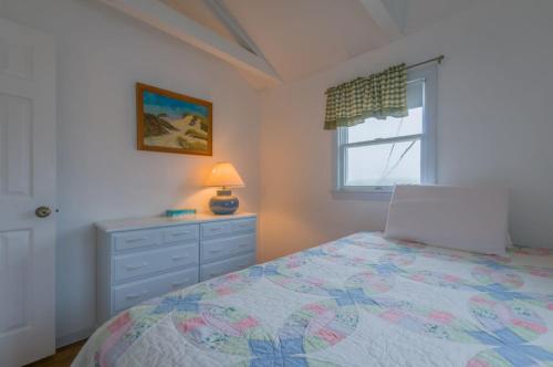 OCEANFRONT Classic beach cottage on Spring Hill Beach with great views and AC - image 5