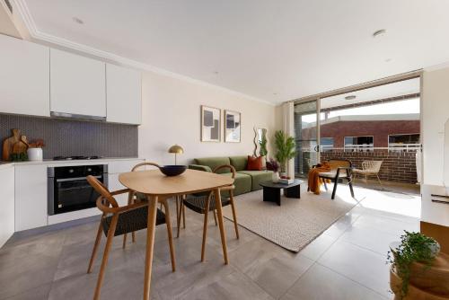 Kahlo Alexandria - Stylish 2 bdrm Walk to Train in Alexandria