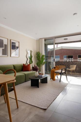 Kahlo Alexandria - Stylish 2 bdrm Walk to Train - image 14