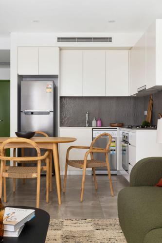 Kahlo Alexandria - Stylish 2 bdrm Walk to Train - image 9