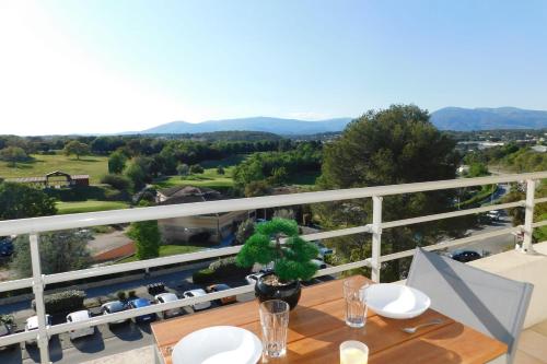 Bright T2 "Golf Panorama" air-conditioned parking golf view - Location saisonnière - Biot