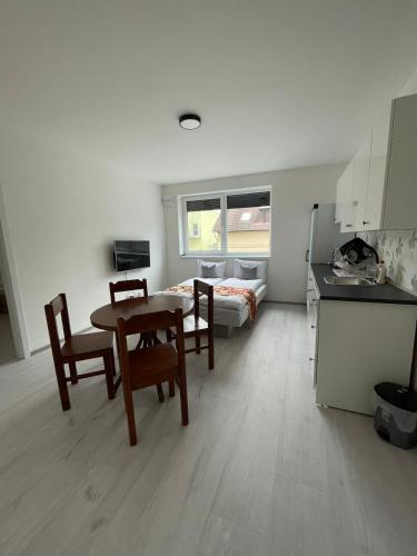 Sun-House Pension - ParkingFree Limited spaces- in Prague 09