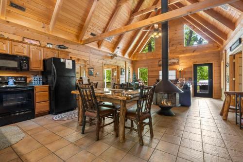 Moose Lodge w/HotTub in Ridgedale, USA