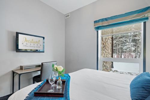 Nature's Nook by Instant Suites Pool & HotTub - image 4