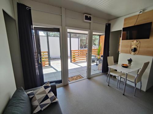 2 bedrooms, 4 beds