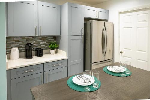 Marlin's Palm Oasis - Beach House, Amazing Pool, BBQ Area