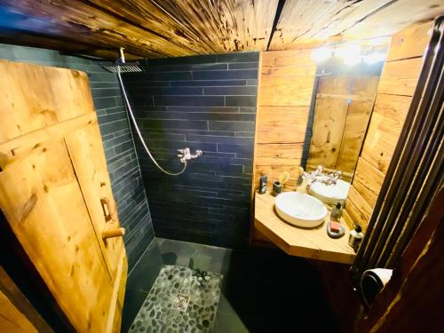 Fürdőszoba, Zum Stillen Unicum in Axalp