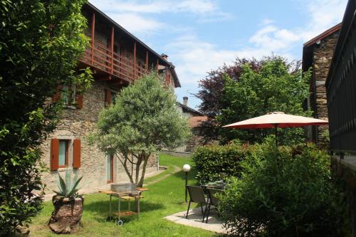  Apartment Bianca with private garden, Unterkunft in Cossogno