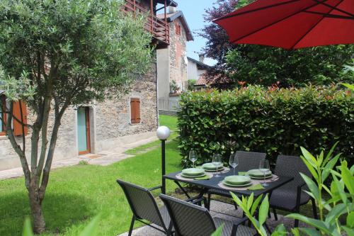  Apartment Bianca with private garden in Cossogno