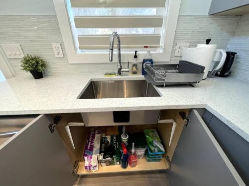 Entire Brand new 3 bed 2 bath Guesthouse in Vancouver, Canada