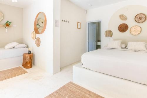 1 double bed, 1 twin bed