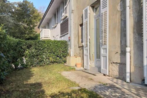 Garden, La dependance du chateau de Triviers. in Challes-les-Eaux