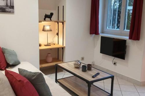 Facilities, La dependance du chateau de Triviers. in Challes-les-Eaux